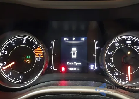 2016 Jeep Cherokee Latitude z USA, uszkodzony, nr VIN 1C4PJLCB5GW303535